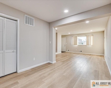 11 Hyde Avenue - Photo Thumbnail 4
