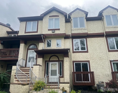 109 Michaels Court - Photo Thumbnail 2