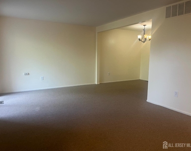 109 Michaels Court - Photo Thumbnail 7