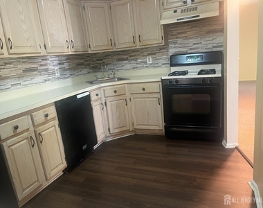109 Michaels Court - Photo Thumbnail 4