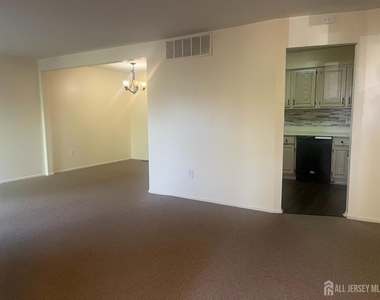 109 Michaels Court - Photo Thumbnail 5