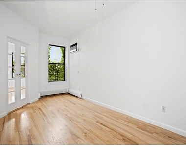 190 Garfield Place - Photo Thumbnail 2