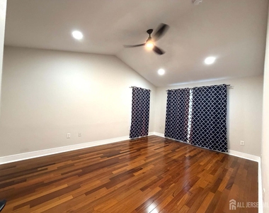 101 Park Knoll Drive - Photo Thumbnail 11