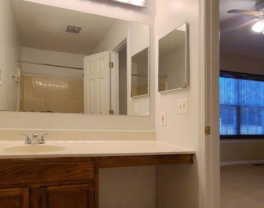 207 Heritage Commons Drive - Photo Thumbnail 14