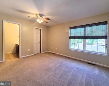 207 Heritage Commons Drive - Photo Thumbnail 13
