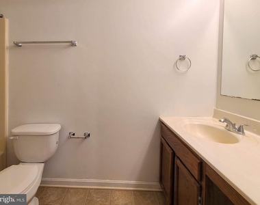 207 Heritage Commons Drive - Photo Thumbnail 15