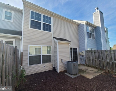 207 Heritage Commons Drive - Photo Thumbnail 16