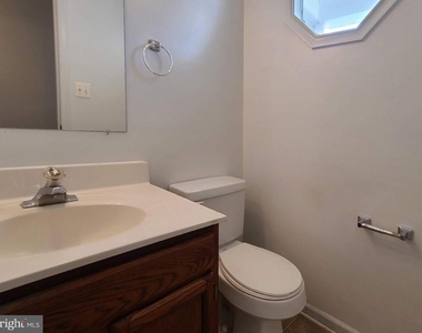 207 Heritage Commons Drive - Photo Thumbnail 7