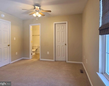 207 Heritage Commons Drive - Photo Thumbnail 12