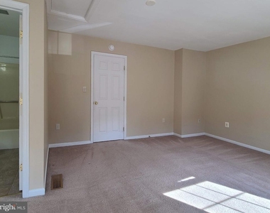 207 Heritage Commons Drive - Photo Thumbnail 10