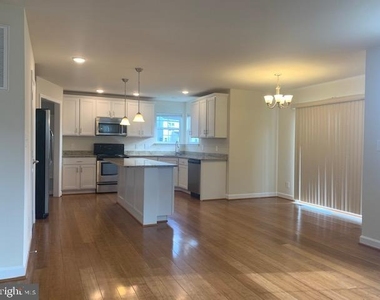 6918 Lunette Lane - Photo Thumbnail 6