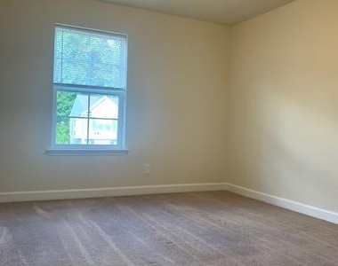 6918 Lunette Lane - Photo Thumbnail 10