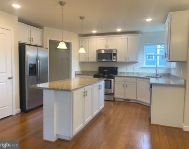 6918 Lunette Lane - Photo Thumbnail 4