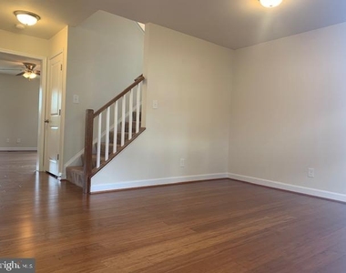 6918 Lunette Lane - Photo Thumbnail 2