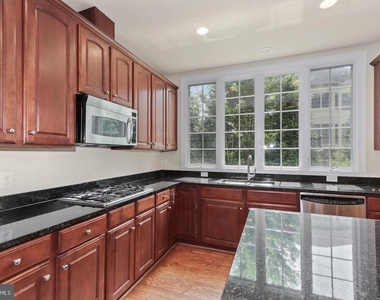 8409 Link Hills Loop - Photo Thumbnail 11