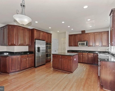 8409 Link Hills Loop - Photo Thumbnail 9