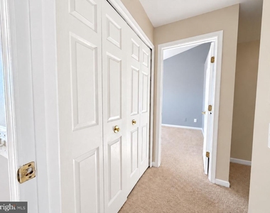 46924 Courtyard Square - Photo Thumbnail 20