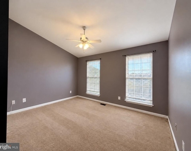 46924 Courtyard Square - Photo Thumbnail 14