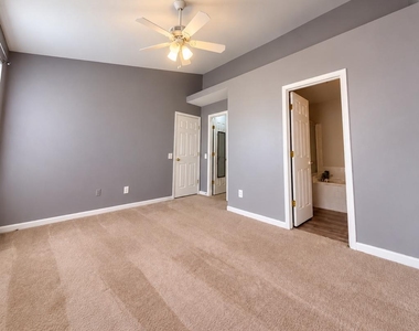46924 Courtyard Square - Photo Thumbnail 15