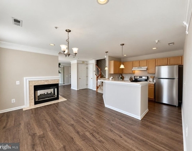 46924 Courtyard Square - Photo Thumbnail 6