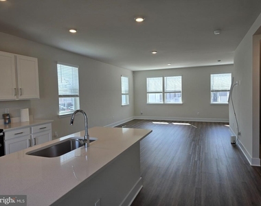110 Sioux Loop - Photo Thumbnail 10