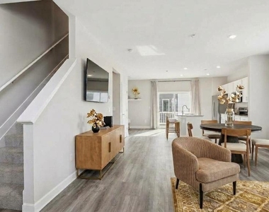 110 Sioux Loop - Photo Thumbnail 5