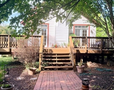 909 N Ivy Street - Photo Thumbnail 18