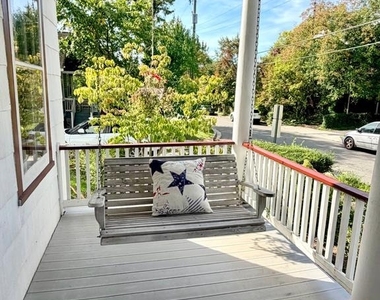 909 N Ivy Street - Photo Thumbnail 4