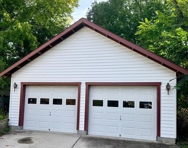 909 N Ivy Street - Photo Thumbnail 14