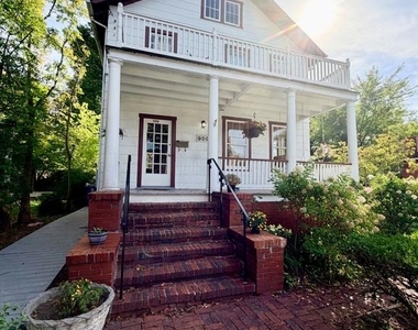 909 N Ivy Street - Photo Thumbnail 2