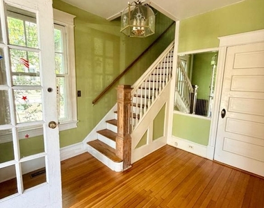 909 N Ivy Street - Photo Thumbnail 5