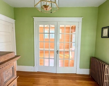 909 N Ivy Street - Photo Thumbnail 6