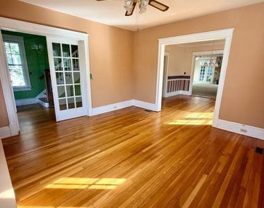 909 N Ivy Street - Photo Thumbnail 8