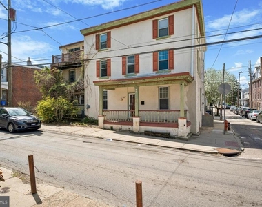 447 Dupont Street - Photo Thumbnail 1