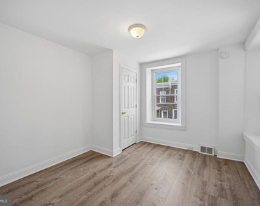 447 Dupont Street - Photo Thumbnail 13
