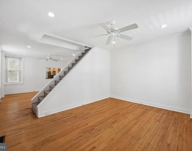 447 Dupont Street - Photo Thumbnail 2