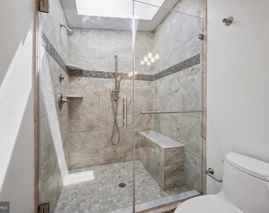 447 Dupont Street - Photo Thumbnail 20