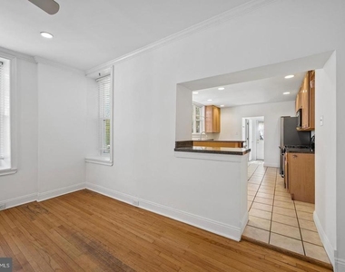 447 Dupont Street - Photo Thumbnail 6