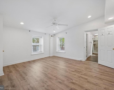 447 Dupont Street - Photo Thumbnail 18