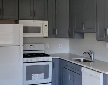 717 Sanford Street - Photo Thumbnail 5