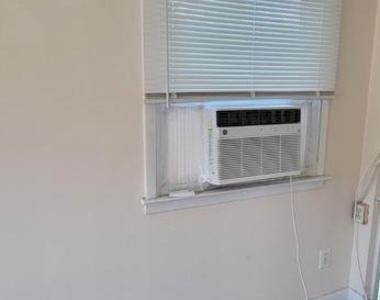717 Sanford Street - Photo Thumbnail 3