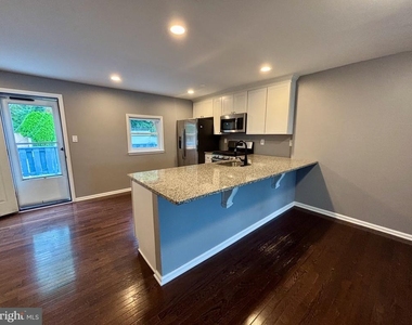 3657 N Hereford - Photo Thumbnail 4