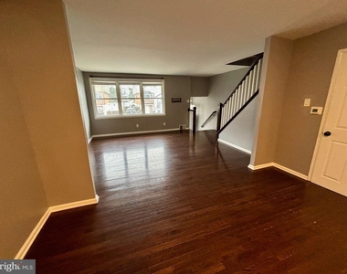 3657 N Hereford - Photo Thumbnail 2