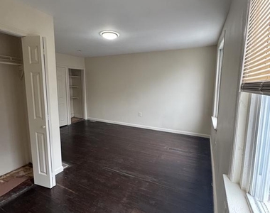 1926 W Berks Street - Photo Thumbnail 13