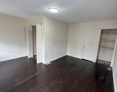 1926 W Berks Street - Photo Thumbnail 11
