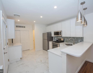 531 S 17th Street - Photo Thumbnail 4