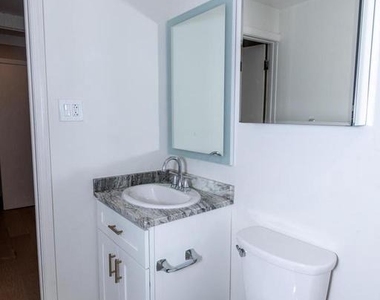 901 Clinton Street - Photo Thumbnail 12