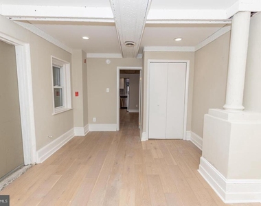 901 Clinton Street - Photo Thumbnail 15