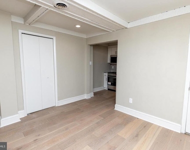 901 Clinton Street - Photo Thumbnail 3
