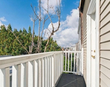 2814 W Oxford Street - Photo Thumbnail 2